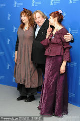 幻灯图集：《猛犸象》记者会 杰拉尔-德帕迪约亮相