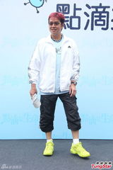 组图：谭咏麟想看霍汶希女儿 母亲节尽孝陪家人