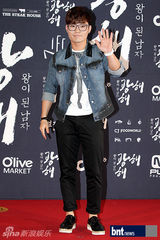 组图：李秉宪韩孝珠等亮相《光海》红毯秀