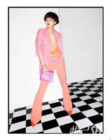 殷桃《悦己》大片曝光 展中性帅气风