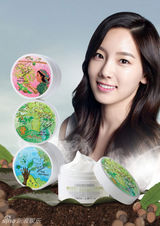 组图：少女时代泰妍拍广告 若清纯树林精灵