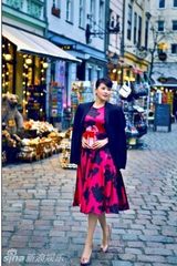 组图：伊能静情人节甜美等爱 告别五年单身