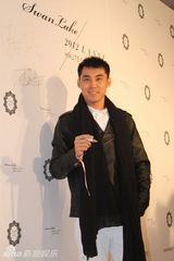 组图：战立国出席时尚活动 简单搭配不失潇洒