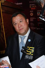 组图：刘嘉玲黄裙亮眼 与曾志伟评审亚太影展