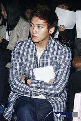 组图：孙浩英李钟硕等众韩星出席首尔时装秀