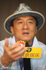 组图：成龙携《十二生肖》主演对话新浪娱乐