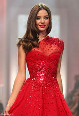 组图：超模米兰达-可儿悉尼走秀性感美艳