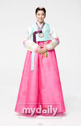 组图：韩星高雅罗张尹静等拍韩服写真贺新春