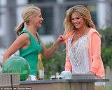 抖奶超模阿普顿解放天性 手舞足蹈胸波荡漾(图)