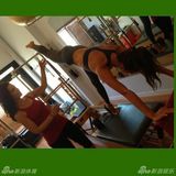 组图：C罗女友自曝香艳私房照 乳沟夹化妆品