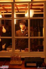 组图：方大同选新人拍MV 薛凯琪带菠萝包探班