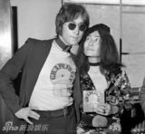 组图：盘点约翰-列侬和小野洋子的恩爱瞬间