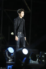 独家高清：EXO等献唱韩流音乐节 SHINee唱新歌