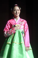 高清图：《张玉贞》发布 金泰熙刘亚仁古装亮相