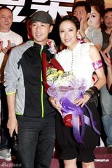 幻灯:《谈情说案》收视喜人摆酒庆贺 林峰拥抱杨怡