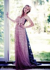 组图：阿曼达-塞弗里德《名利场》写真美若仙子