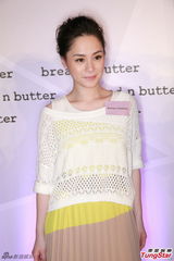 组图：阿娇(钟欣桐)长裙优雅 蔡卓妍清凉秀美腿