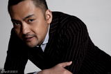 组图：朱宏嘉硬汉写真曝光 尽显儒雅绅士气质