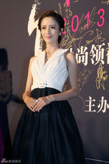 姚晨露背装秀性感 范冰冰否认收婚戒称自备(图)