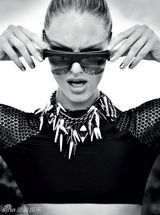 组图：超模坎蒂丝登ELLE封面 大秀喷血身材