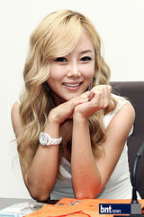 组图：裴涩琪等出席第15届保宁泥浆节活动