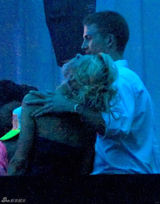 幻灯：希尔顿戛纳狂欢 玩过火失守露底