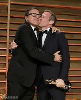 组图：奥斯卡皮特吻猛男 劳伦斯没得奖就用抢