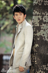 组图：郭家铭拍青春写真大片宛若邻家大男孩