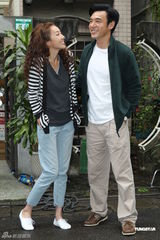 组图：《梦十七》台北取景 隋棠兴奋和钟镇涛合影