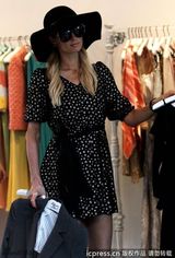 组图：帕里斯-希尔顿潮店扫货毫不惜金