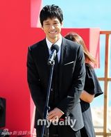 组图：河正宇金孝珍出席电影节观众对话活动