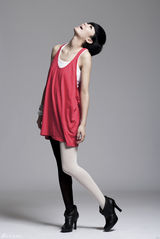 高清组图：郁可唯新写真小露性感 分享瘦腿秘诀