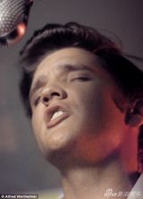 组图：猫王21岁私密照首曝光 与金发女粉丝舌吻