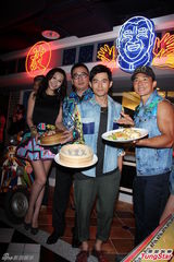 组图：周董不畏小S风波 为自家餐厅拍胸脯保证