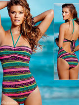 组图：丹麦甜心妮娜明艳比基尼写真风情万种