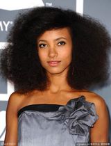 高清组图：艾斯佩兰撒-斯帕尔丁印染礼服亮相