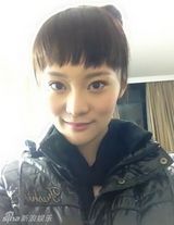 组图：51岁宋佳22岁女儿私房照 继承美貌大眼可爱