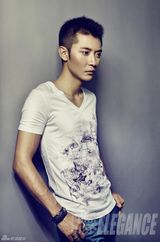 组图：张丹峰魅力型男写真 展现完身性感身材