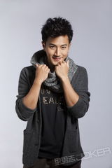 组图：刘恺威连登潮流双刊 展性感暖男魅力