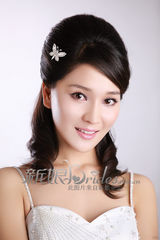 幻灯图：陈蓉拍《新娘》大片 气质华贵举止高雅