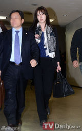 组图：朴诗妍等涉嫌滥用麻醉剂案开庭缄默憔悴