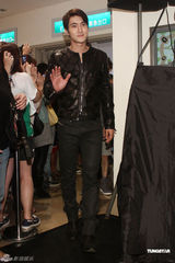 高清组图：SJ-M八缺一现身台湾 引发歌迷混乱