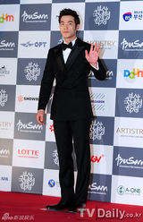 组图：韩国男女影星盛装参加釜山国际电影节