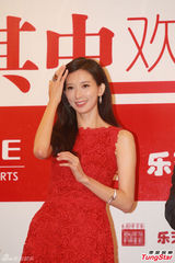 组图：林志玲蕾丝裙性感代言 谈演技避而不答