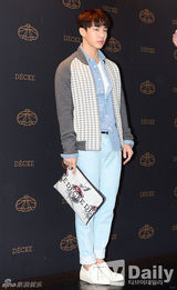 组图：f(x)Sulli裙摆飞扬险走光花容失色