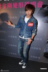 组图：黄鸿升香港会歌迷 与粉丝近距离接触