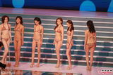 组图：港姐泳装秀热辣美胸 蛮腰翘臀各展风情