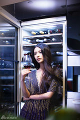 组图：颖儿最新杂志写真 化身家居俏主妇