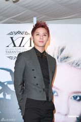 组图：金俊秀即将唱响香江 期待购物欣赏海景