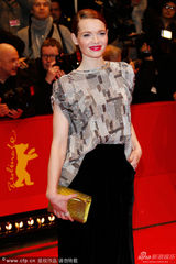 组图：德国女星卡洛琳-赫弗斯亮相红唇艳丽